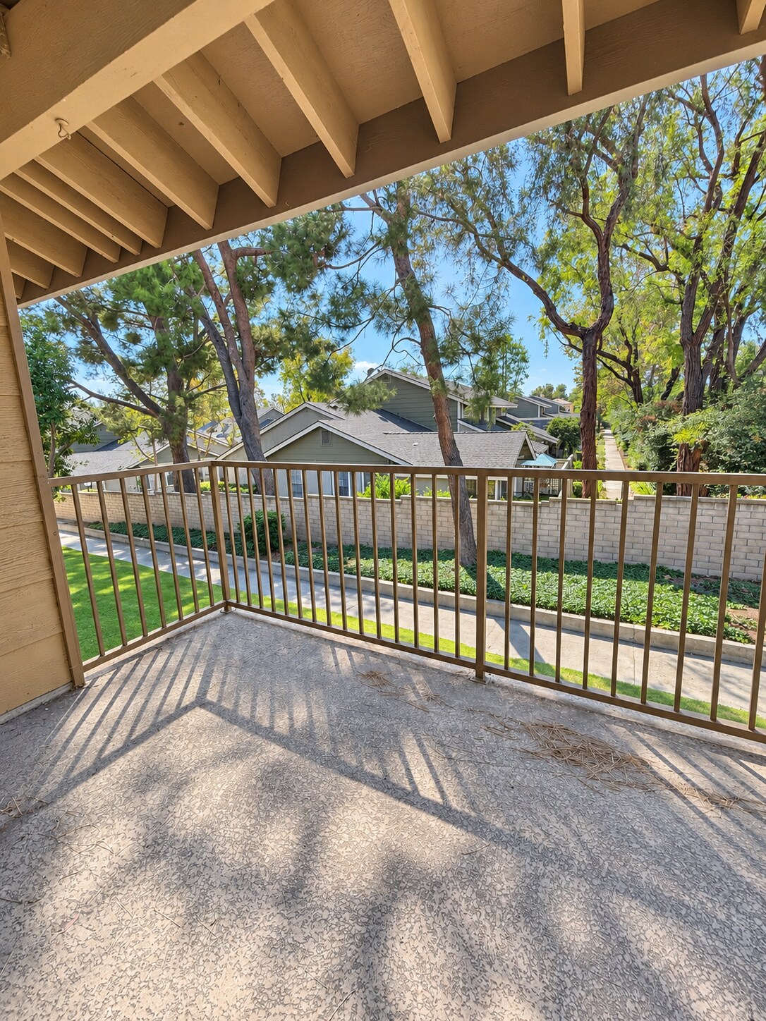 Building Photo - 8320 Vineyard Ave