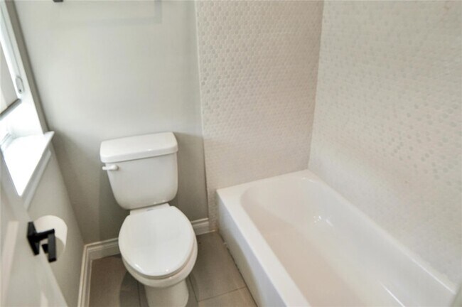 Building Photo - 8918 Spring Knoll Forest Dr