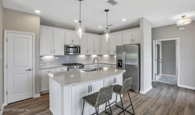 Building Photo - 766 Cherry Elm Dr