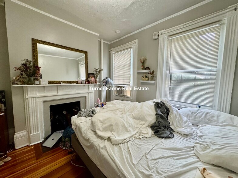 Building Photo - 5 Champney Pl