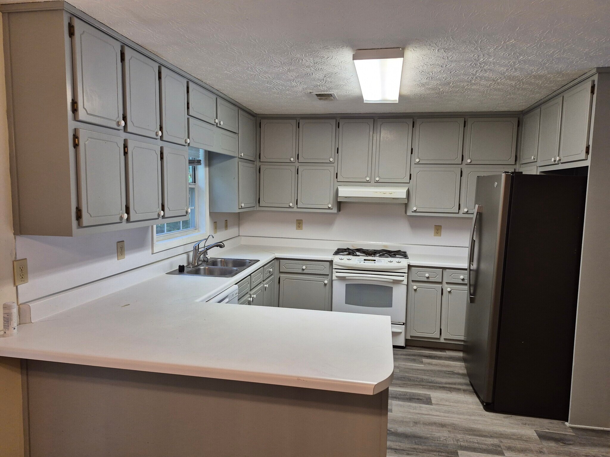 Building Photo - 153 Valleydale Dr