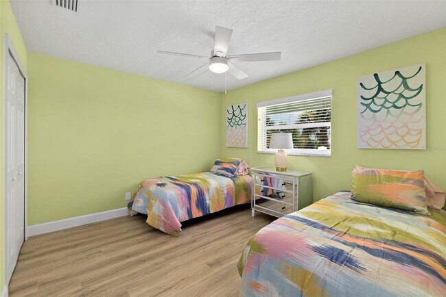 Building Photo - 300 S Central Ave