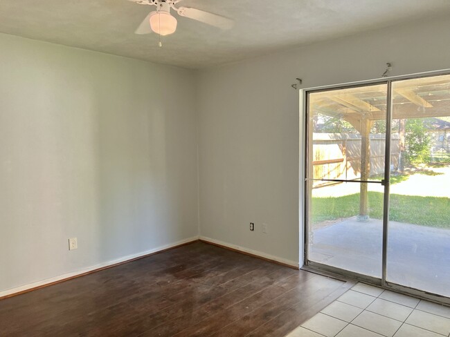 Building Photo - 2521 S Pearland Ave