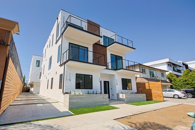 Building Photo - 715 N Gramercy Pl