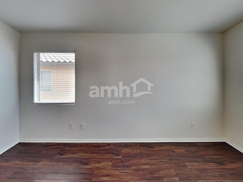 Building Photo - 6473 Karlsen Ct