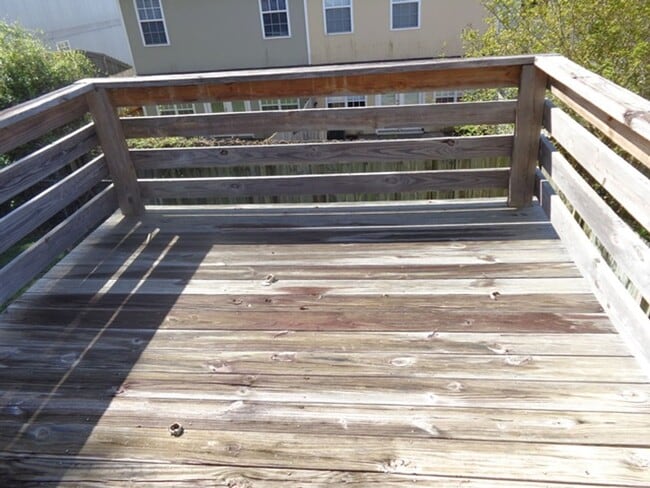 Building Photo - 137 Commons Dr