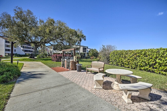 Building Photo - 6265 Midnight Pass Rd