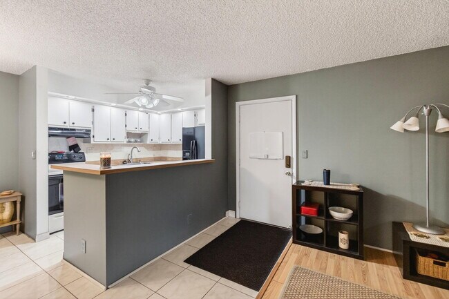 Building Photo - 15496 Lakes of Delray Blvd