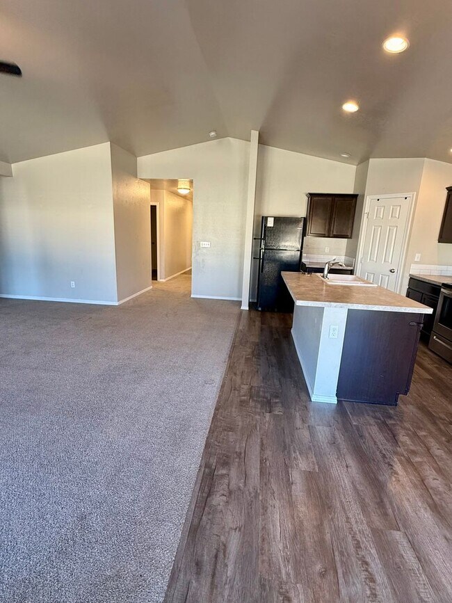 Building Photo - Great location, 3 bedroom two bath home fo...