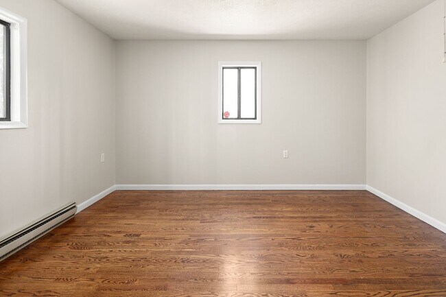 Building Photo - Lovely Home - Beautiful Wooded Setting