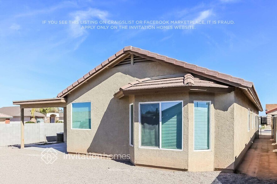 Building Photo - 5726 S 27th Dr