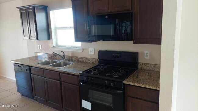 Building Photo - 14235 Russ Leach Ave