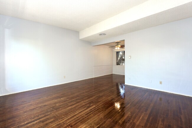 Building Photo - 4052 Chevy Chase Dr