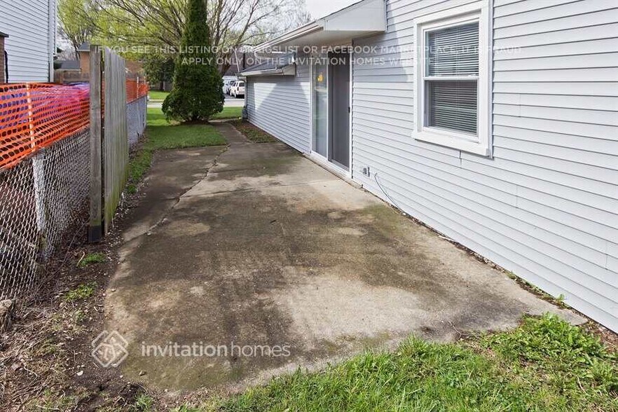 Building Photo - 289 Seabury Rd