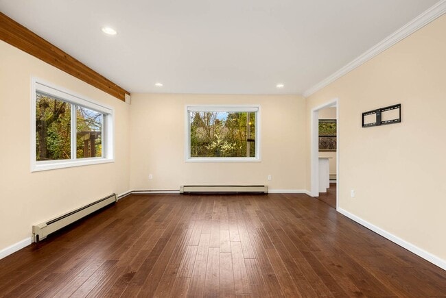 Building Photo - 16725 10th Ave NE