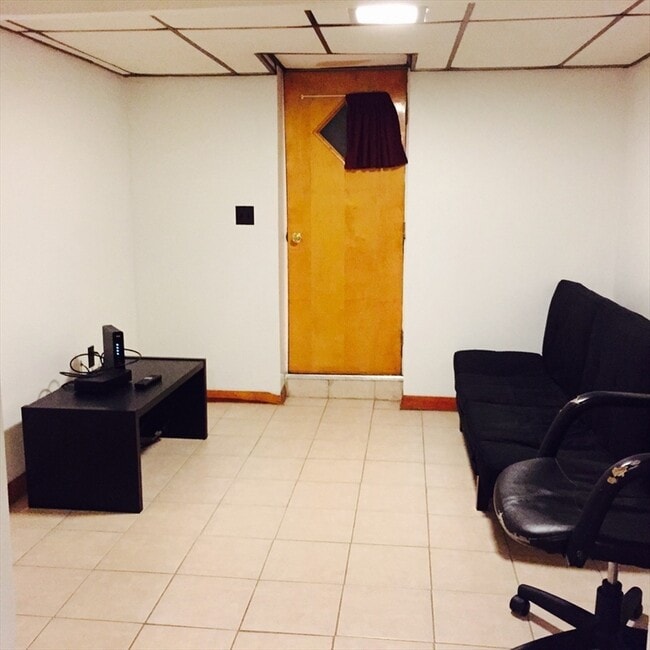 Building Photo - 9 Hall St