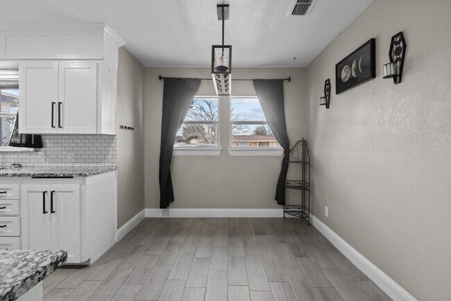 Building Photo - 1308 Laurel Ave