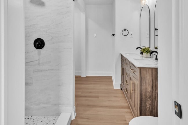 Building Photo - 211 Della Ln