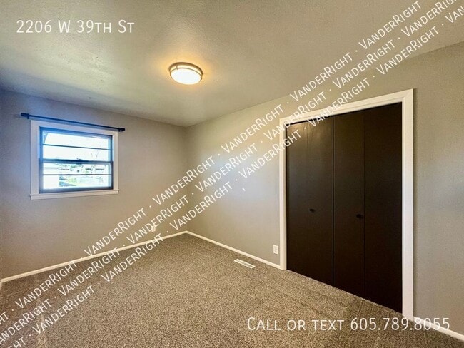 Building Photo - 2206 W 39th St