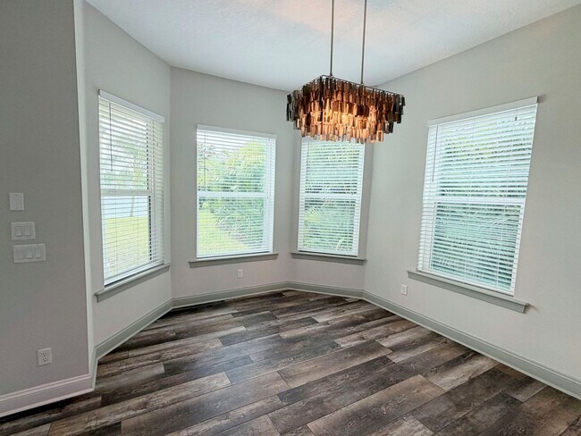 Building Photo - Immaculate 5 Bedroom, 3.5 Bathroom luxury home located within a prestigious gated community