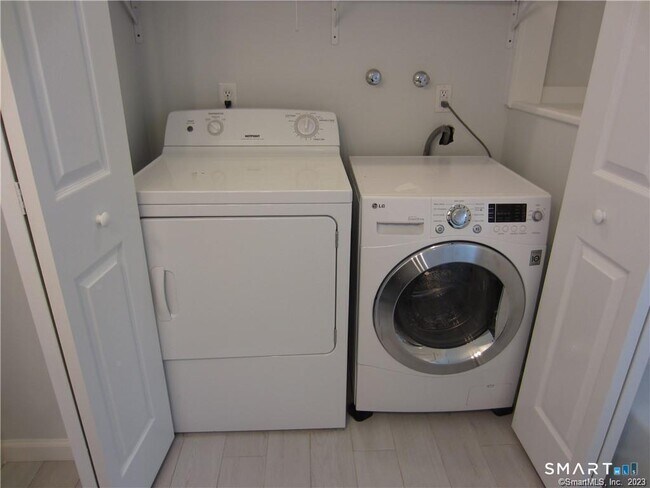 Building Photo - 8 Staunton Ct