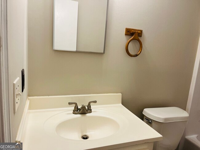 Building Photo - 12 Fredda Ln