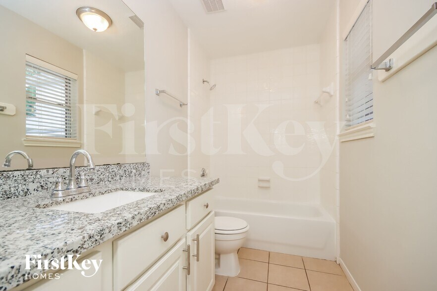 Building Photo - 16310 Great Forest Ct