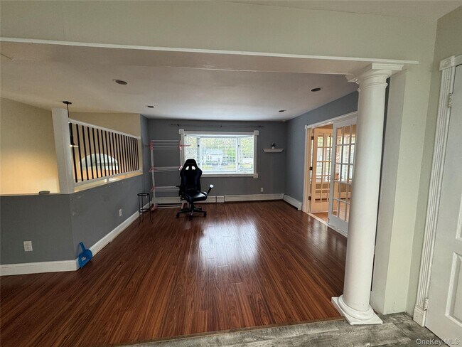 Building Photo - 11 Oak Pl