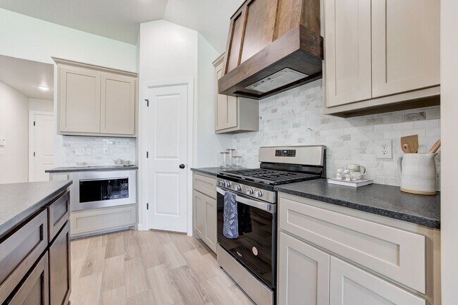 Building Photo - Brand New Home in Mustang!