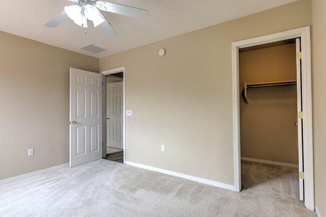 Building Photo - Rancho Sahuarita 5-Bed with 3.5 Baths 3187 Sq Ft