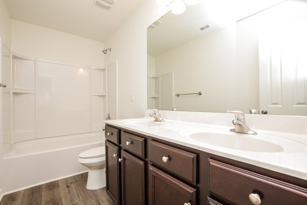 Building Photo - 4933 Broad Leaf Ct