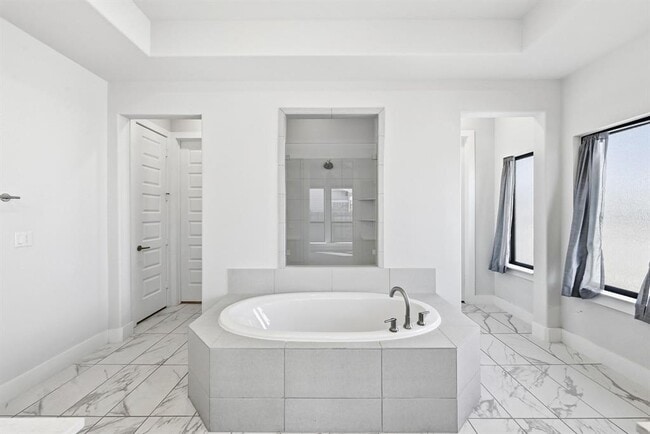 Building Photo - 9201 Spire View