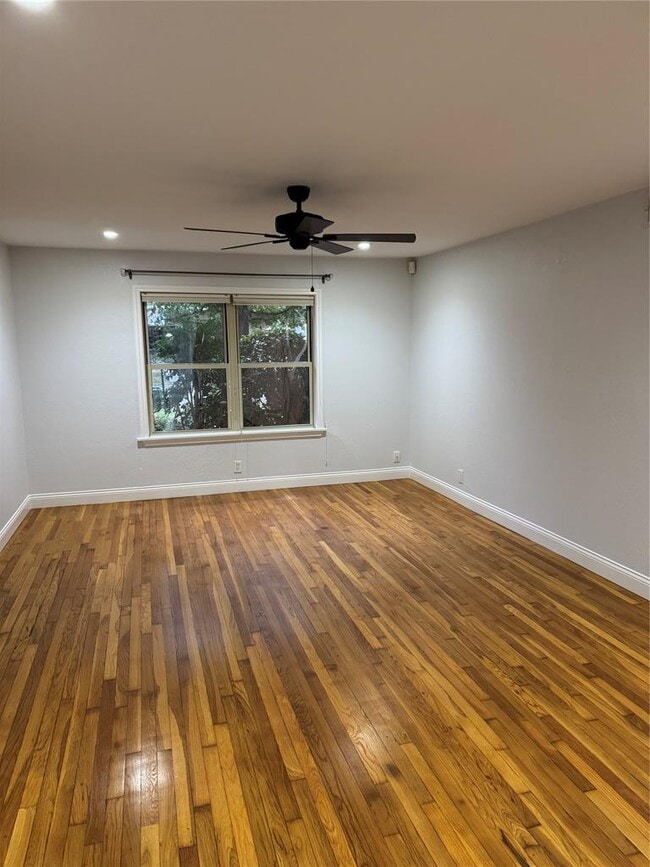 Building Photo - 1009 Alegria Rd