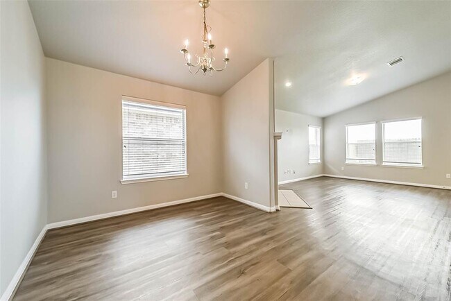 Building Photo - 9911 Driftwood Park Dr