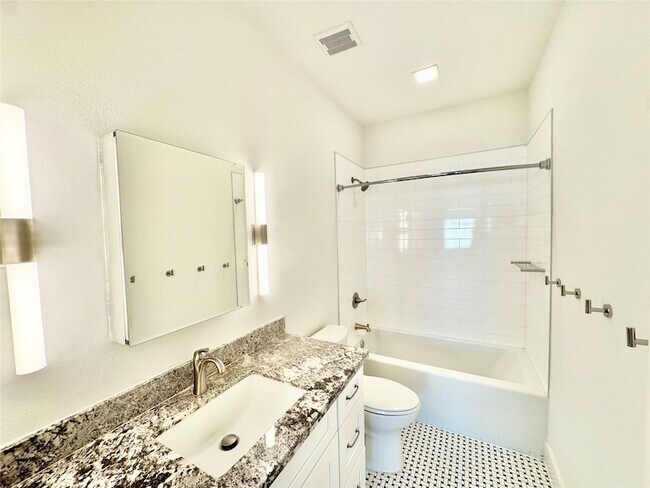 Building Photo - 2102 Mechanic St