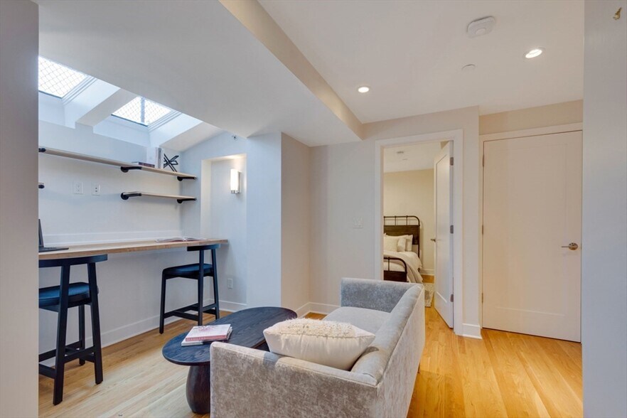 Building Photo - 242 Shawmut Ave