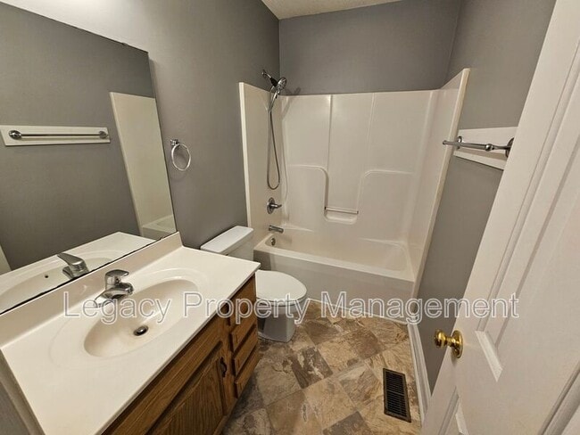 Building Photo - 609 E Willowbrook Dr