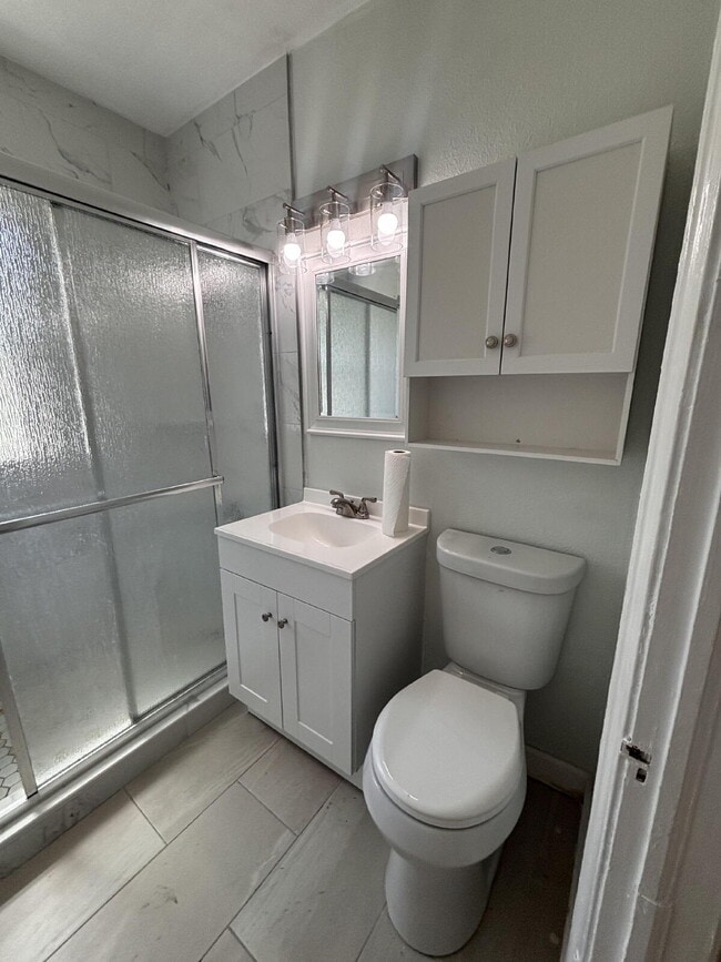 Building Photo - Charming 1946 Downtown Melbourne Bungalow — Renovated & Walkable to Everything!