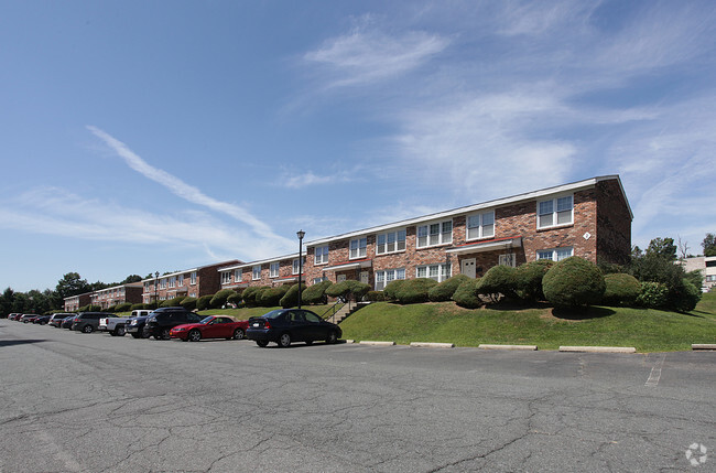 Primary Photo - Berry Oxford Townhouse Apartments