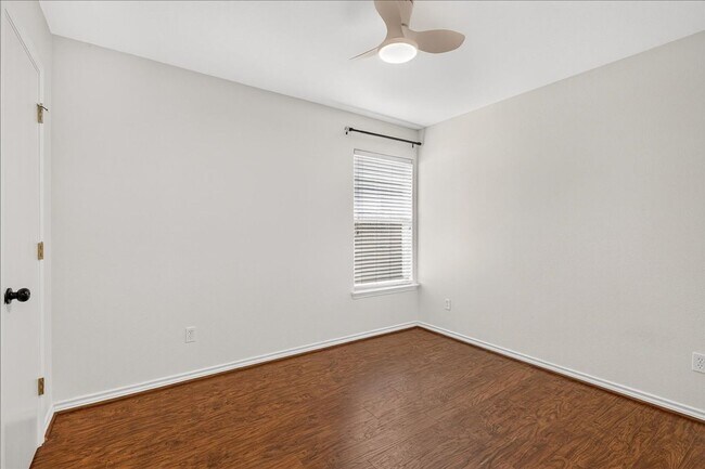 Building Photo - 3810 Los Arroyos Dr