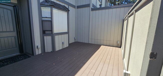 Building Photo - 1597 Ashwood Dr