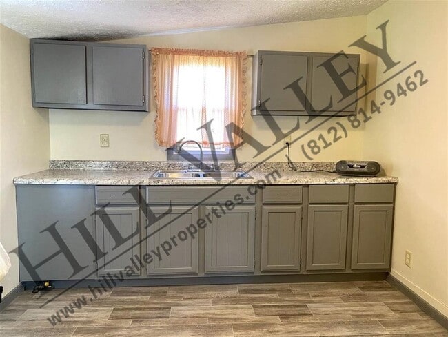 Building Photo - One Bedroom House - North