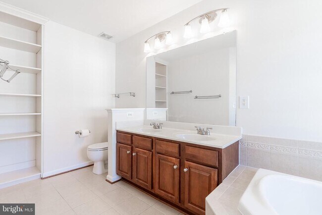 Building Photo - 15675 William Bayliss Ct