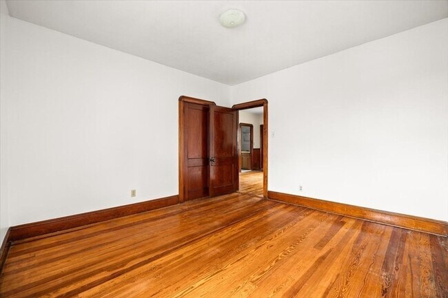 Building Photo - 576 Slade St