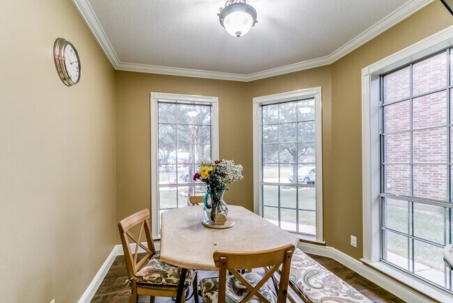 Building Photo - 3715 Slocom Dr