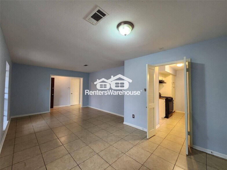 Building Photo - 9619 Guest St