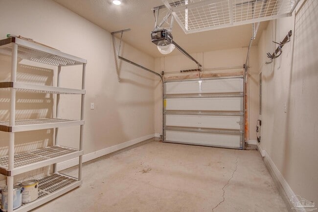 Building Photo - 310 S F St