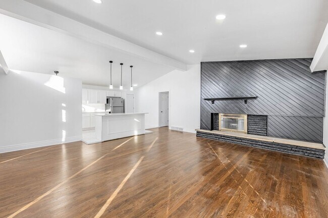 Building Photo - 4120 Greenbrier Ln