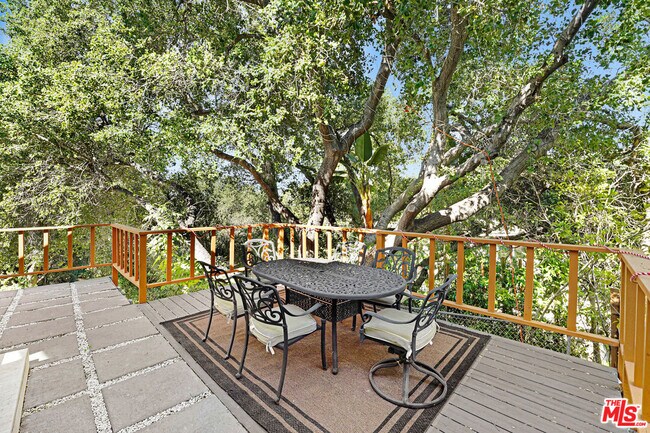 Building Photo - 4611 Louise Ave