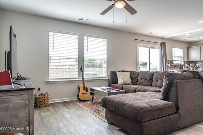 Building Photo - 3024 Paradise Way